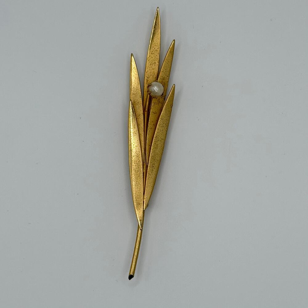Vintage Brushed Gold‑Tone Faux Pearl Brooch – Leaf Branch Design (1970s‑1980s)
